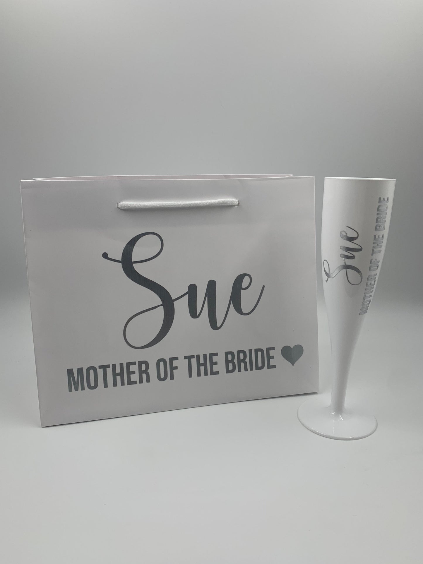 Personalised Bridesmaid, Bride, Mother of the Bride Gift Set/Bundle - Champagne Flute and Matching Gift Bag -Variety of bag and font colours